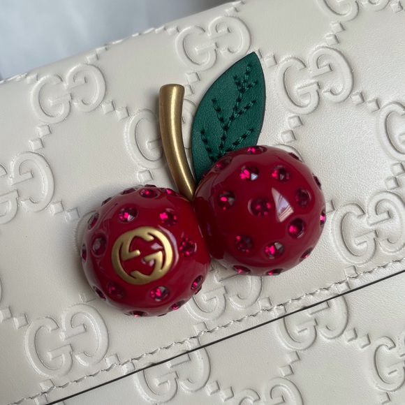 Gucci Guccissima Cherry accent Wallet on chain, mini crossbody white leather - Picture 5 of 16